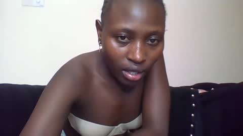 Snapshot of naughtyqueen12 chatting on February 16, 3:27 pm naughtyqueen12 online show from February 16, 3:27 pm