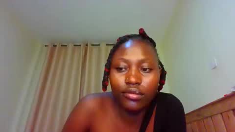 Snapshot of naughtyqueen12 chatting on October 28, 8:18 am naughtyqueen12 online show from October 28, 8:18 am