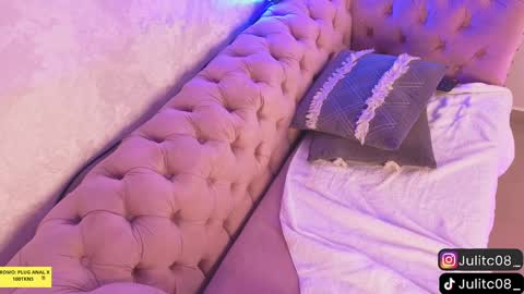 Juli  online show from January 17, 1:35 pm