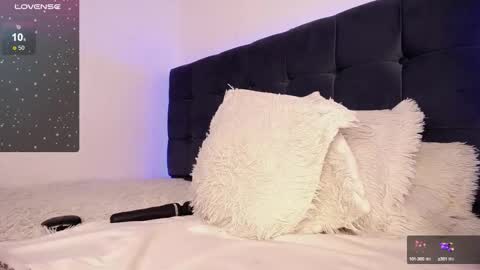 Snapshot of nea_lm chatting on December 1, 4:29 pm nea-- online show from December 1, 4:29 pm