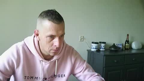 nederland77 online show from December 23, 8:33 am