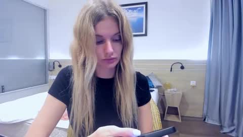 Snapshot of neighbours_love chatting on December 13, 4:49 pm neighbours_love online show from December 13, 4:49 pm