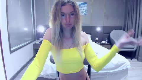 Snapshot of neighbours_love chatting on December 25, 9:24 am neighbours_love online show from December 25, 9:24 am