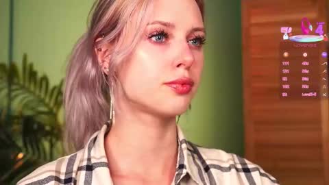 I am Nelly3 online show from September 10, 6:08 pm