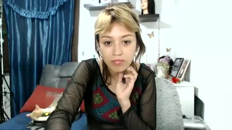 Snapshot of nena_lov chatting on January 4, 12:05 am Star online show from January 4, 12:05 am