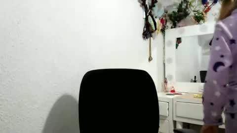 Snapshot of nena_lov chatting on November 30, 11:53 pm Star online show from November 30, 11:53 pm