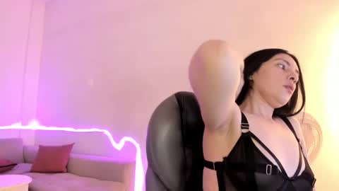 Sarah  online show from November 9, 6:33 am