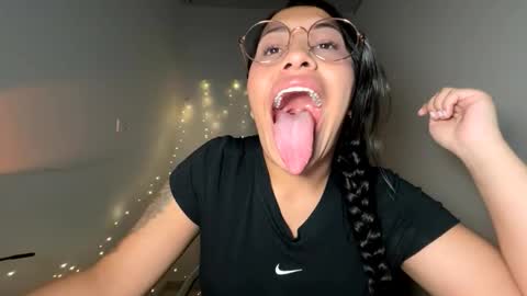 Snapshot of nerak_a chatting on December 17, 6:25 pm Helena Every Friday new video for my fan club loves online show from December 17, 6:25 pm