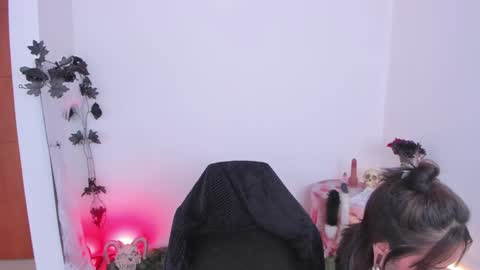 Marie    online show from October 4, 7:01 pm