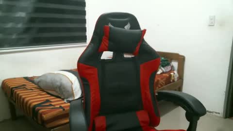 Snapshot of newest_star69 chatting on February 13, 9:38 pm Lucy Pearl online show from February 13, 9:38 pm