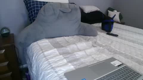 newtothis7756 online show from September 17, 1:18 am