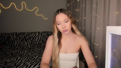 Mina online show from December 6, 12:49 pm