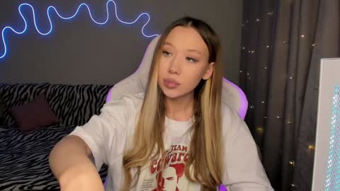 Mina online show from December 17, 2:55 pm