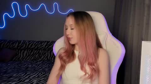 Mina online show from February 20, 2:46 pm