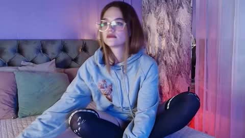 Snapshot of nia__s chatting on December 14, 4:40 am Nia online show from December 14, 4:40 am