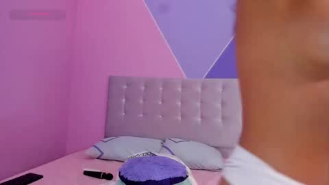 N I A online show from February 15, 10:21 pm