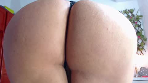 Snapshot of niabussethxxx chatting on February 27, 5:45 am niabussethxxx online show from February 27, 5:45 am