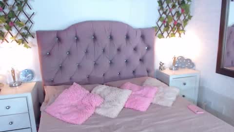 Snapshot of niabussethxxx chatting on November 29, 9:34 am niabussethxxx online show from November 29, 9:34 am