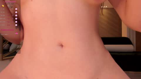 Snapshot of niaholland chatting on December 9, 9:37 pm SQUIRTER DOLL online show from December 9, 9:37 pm