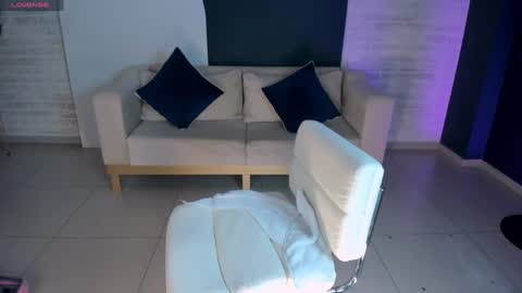 Snapshot of niaholland chatting on December 23, 2:24 am SQUIRTER DOLL online show from December 23, 2:24 am