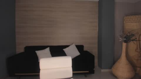 Snapshot of niaholland chatting on December 27, 1:11 am SQUIRTER DOLL online show from December 27, 1:11 am