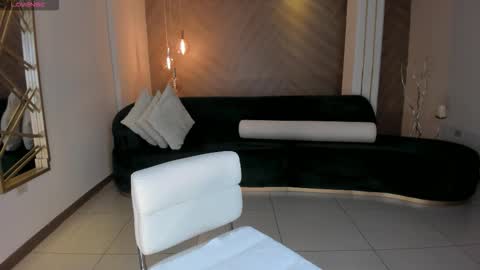 Snapshot of niaholland chatting on October 10, 6:40 pm SQUIRTER DOLL online show from October 10, 6:40 pm