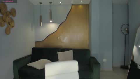 Snapshot of niaholland chatting on October 11, 5:55 pm SQUIRTER DOLL online show from October 11, 5:55 pm