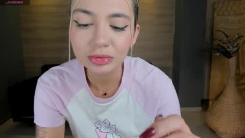 Snapshot of niaholland chatting on October 23, 8:07 pm SQUIRTER DOLL online show from October 23, 8:07 pm