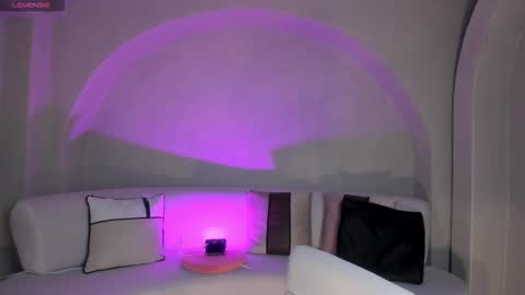 Snapshot of niaholland chatting on October 24, 7:54 pm SQUIRTER DOLL online show from October 24, 7:54 pm