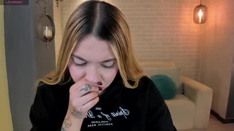 Snapshot of niaholland chatting on October 26, 6:14 pm SQUIRTER DOLL online show from October 26, 6:14 pm