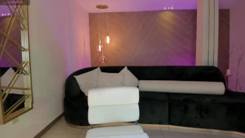 Snapshot of niaholland chatting on October 31, 7:26 pm SQUIRTER DOLL online show from October 31, 7:26 pm