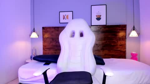 Niall  online show from February 10, 1:44 pm