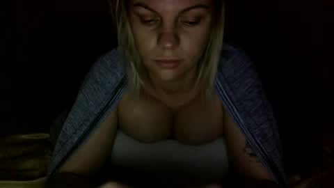 Snapshot of nicecolddrink2 chatting on December 2, 11:45 am Amber online show from December 2, 11:45 am