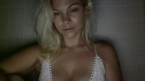 Snapshot of nicecolddrink2 chatting on September 9, 9:53 am Amber online show from September 9, 9:53 am