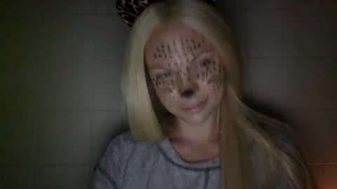 Snapshot of nicecolddrink2 chatting on October 1, 1:55 am Amber online show from October 1, 1:55 am