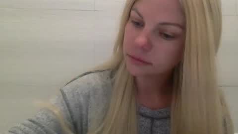 Snapshot of nicecolddrink2 chatting on October 29, 11:01 am Amber online show from October 29, 11:01 am