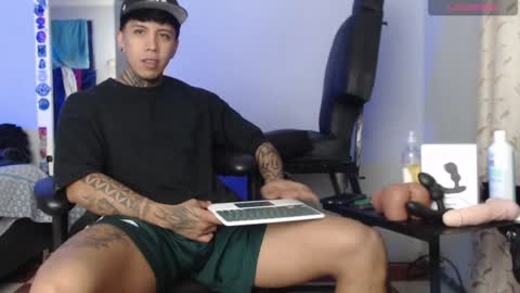 Snapshot of nickhot0609 chatting on January 17, 1:04 am Nickhot0609 online show from January 17, 1:04 am