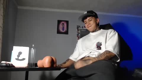 Snapshot of nickhot0609 chatting on January 27, 11:22 pm Nickhot0609 online show from January 27, 11:22 pm