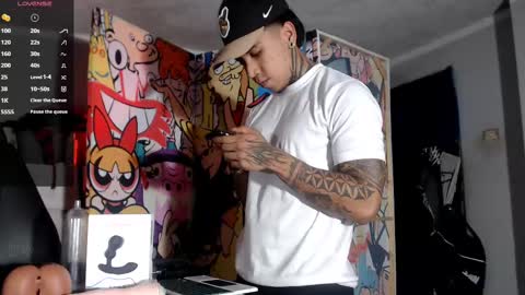 Snapshot of nickhot0609 chatting on February 12, 9:43 pm Nickhot0609 online show from February 12, 9:43 pm