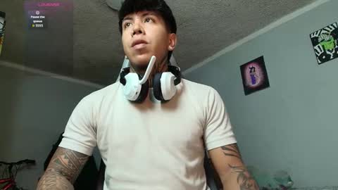 Snapshot of nickhot0609 chatting on October 16, 1:50 am Nickhot0609 online show from October 16, 1:50 am