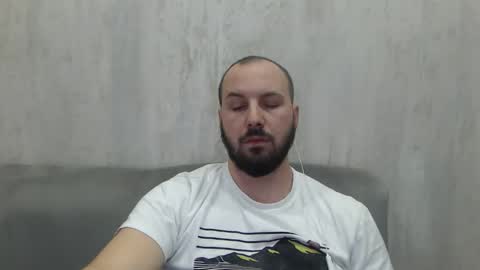 Julian online show from November 19, 9:37 pm