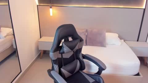 Snapshot of nicky_peyton chatting on October 7, 2:20 am Nicky online show from October 7, 2:20 am