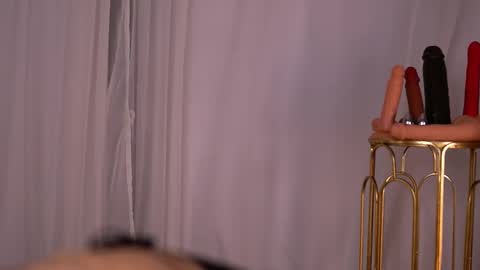 Nicky online show from October 12, 5:45 pm