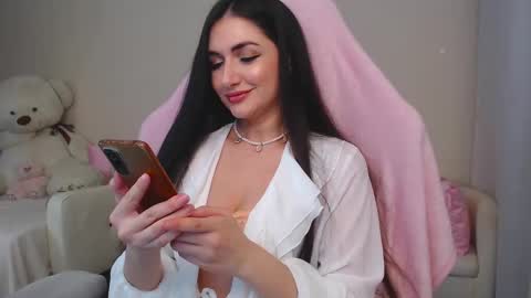 Nicole Online at about after 1000  6  UK time or 900  - 500  UK time it approximate time interval online show from February 13, 2:31 pm