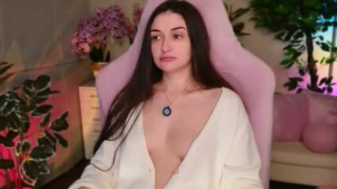 Nicole Online at about after 1000  6  UK time or 900  - 500  UK time it approximate time interval online show from October 9, 6:22 am