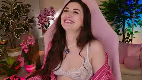 Nicole Online at about after 1000  6  UK time or 900  - 500  UK time it approximate time interval online show from October 28, 3:54 am