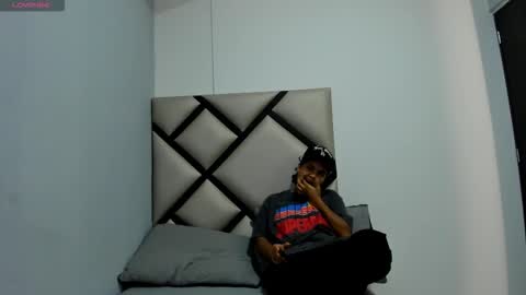 nicol_helen online show from November 24, 9:25 pm