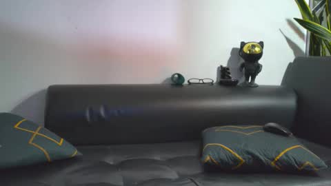 Nicolas online show from November 30, 1:09 am