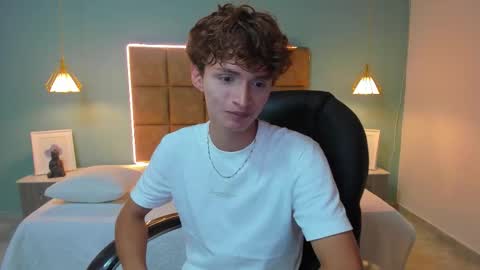 nicolasferrer18 online show from October 29, 9:05 pm