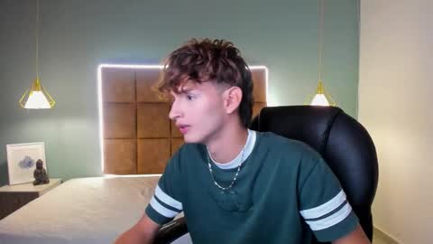 nicolasferrer18 online show from November 22, 7:24 pm